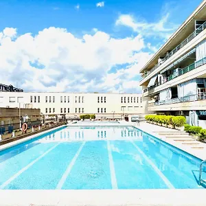 Con Balcón Y Piscina Apartamento